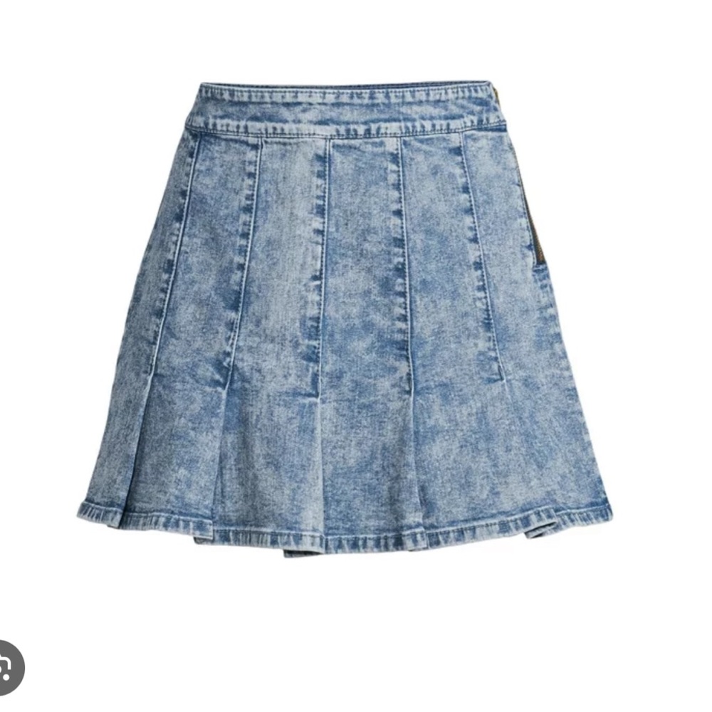 Women’s pleated denim skirt